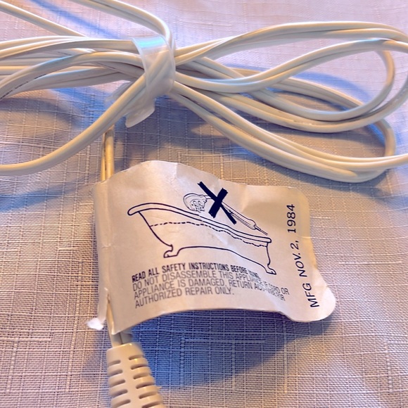 AcuVibe Pro Model Vibrating Massager Curved 2 - Picture 7 of 9